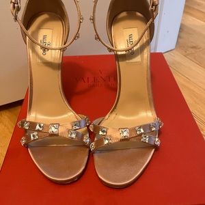 Valentino garavani heels worn once